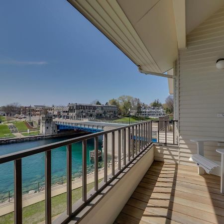 359 Edgewater Inn Шарлевоа Екстериор снимка