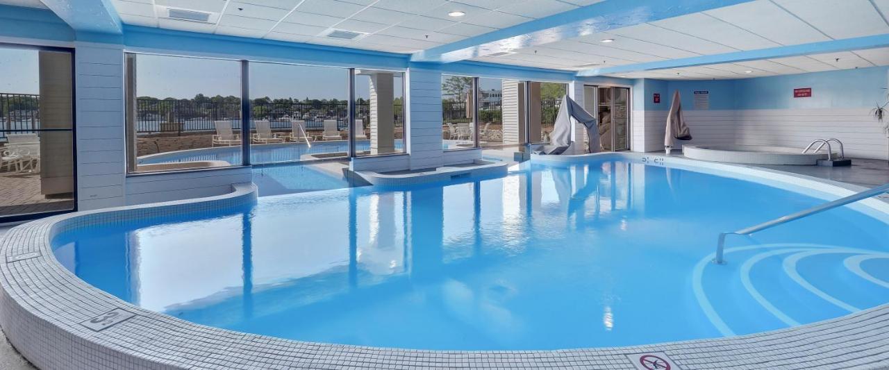 359 Edgewater Inn Шарлевоа Екстериор снимка